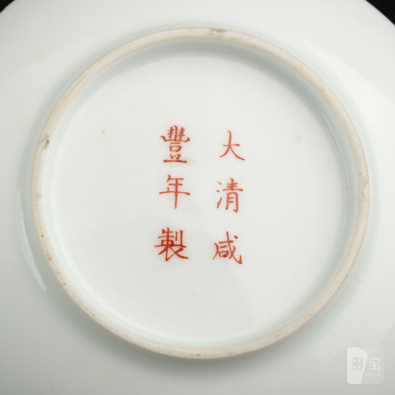    清咸豐 白地描金魚紋蓋杯帶托一對 - 图12